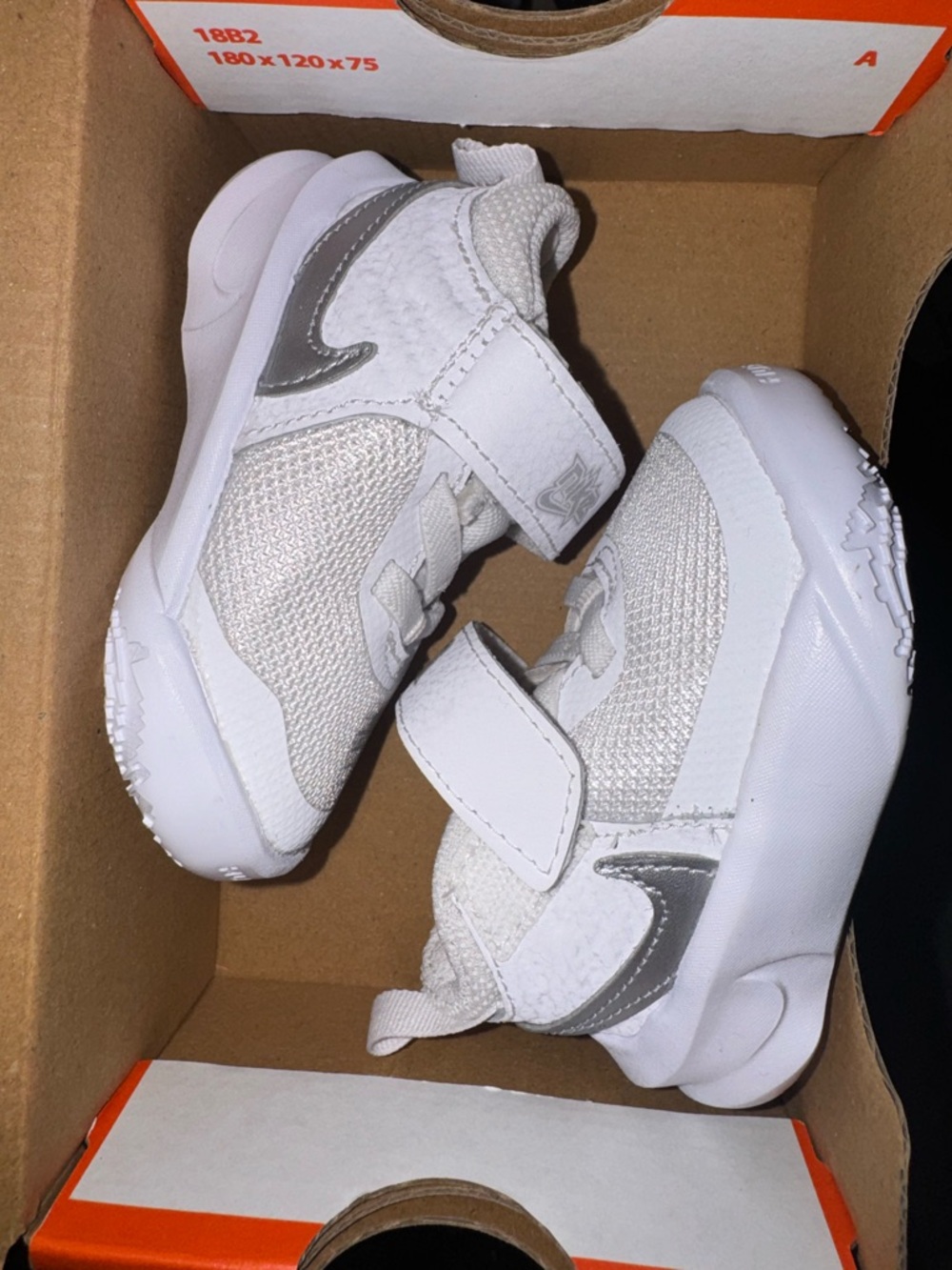 Nike Team Hustle D 10 NIB White & Silver Baby Walker Sneakers with Velcro Strap